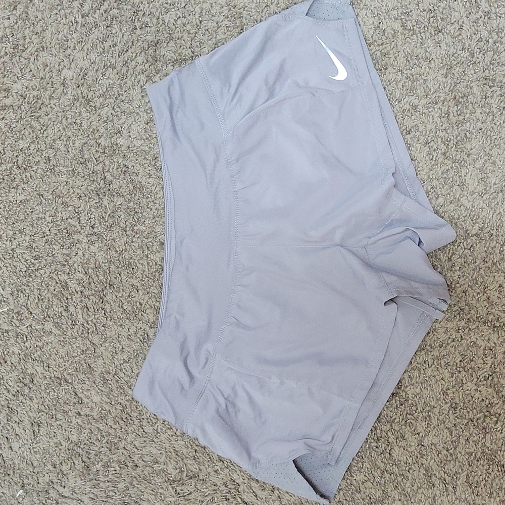 ladies sz M Nike shorts